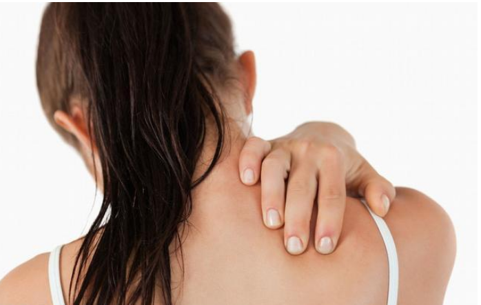 吹空調后頸椎和肩膀疼痛怎么辦，教你幾個神奇小妙招 