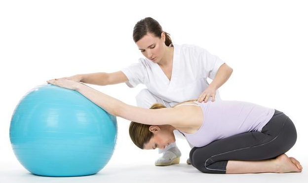 貼膏藥、推拿、針灸、吃藥、開刀，怎么選？ 